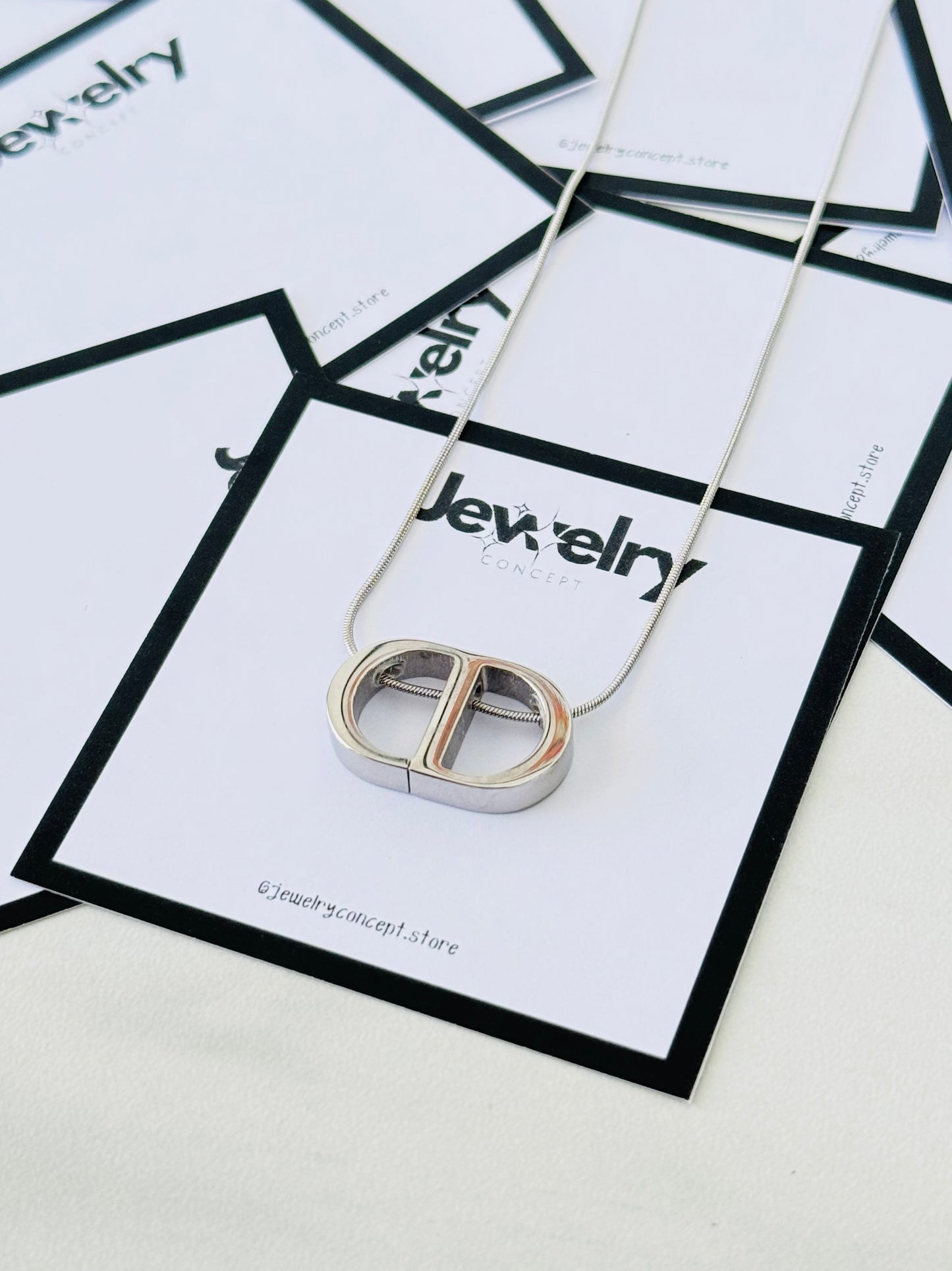 Colar - Simple Christian Dior