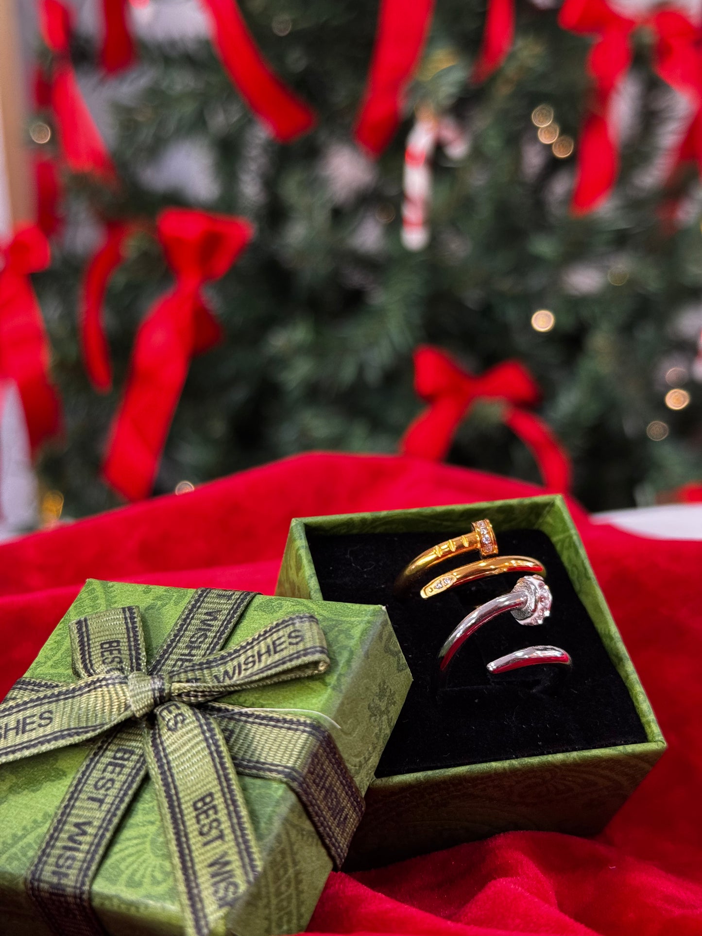 CONJUNTO ANÉIS PREGO - 2 ANÉIS + CAIXA